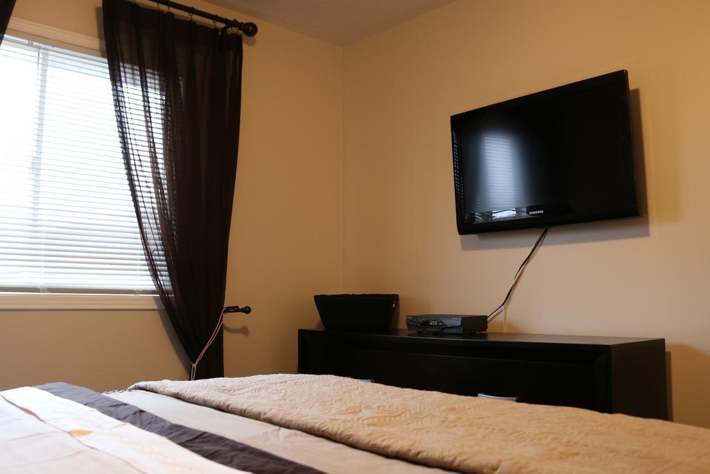 Newton Villa Emerald House Brampton Room photo